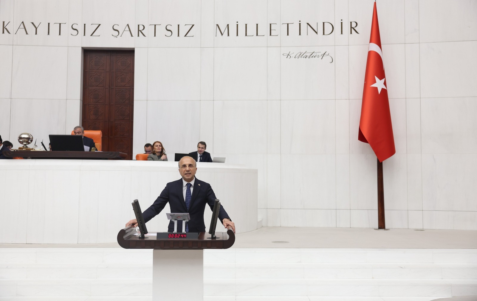 CHP’li Aşkın Genç: “Türkiye’nin kaynakları yabancıların elinde sömürülüyor”